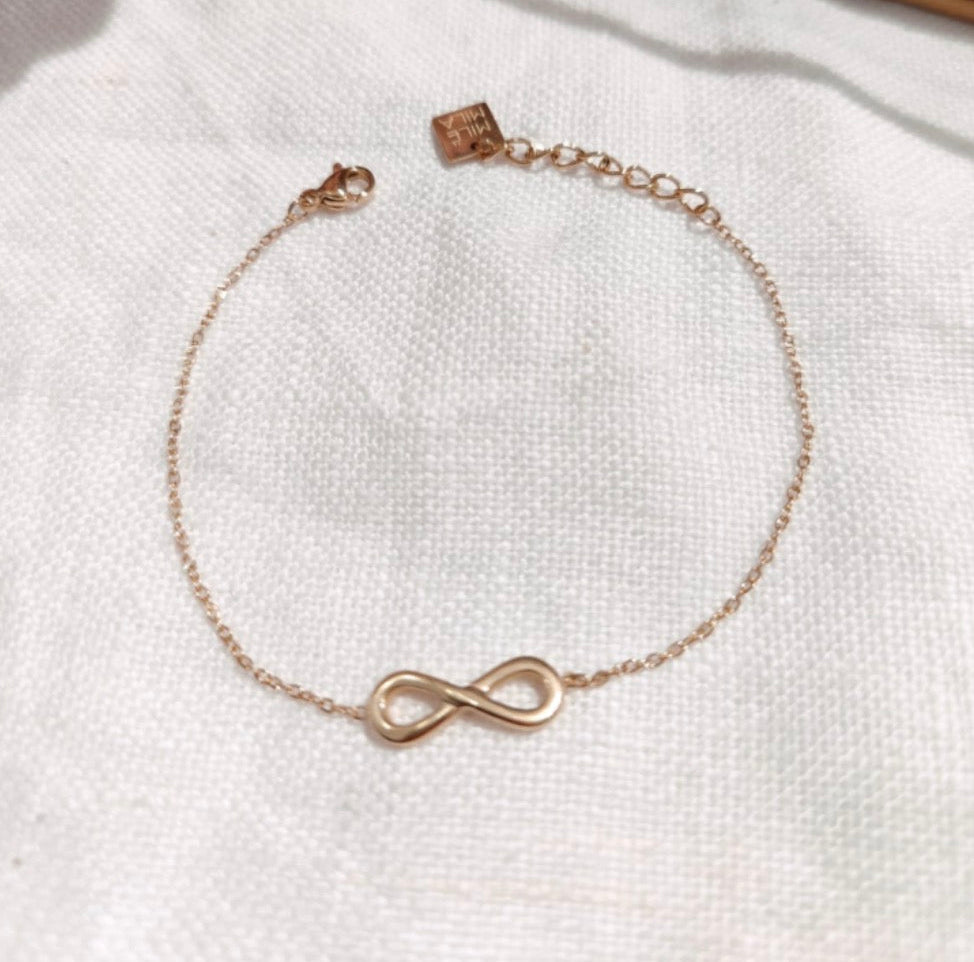 Bracelet Éternia – Chaîne dorée et symbole infini