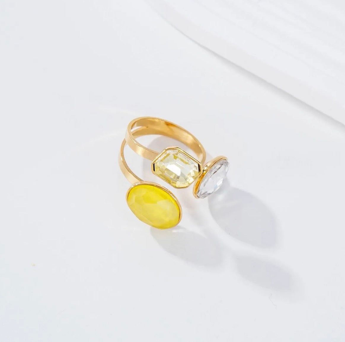 Bague Prisma – Triple pierres colorées en acier inoxydable