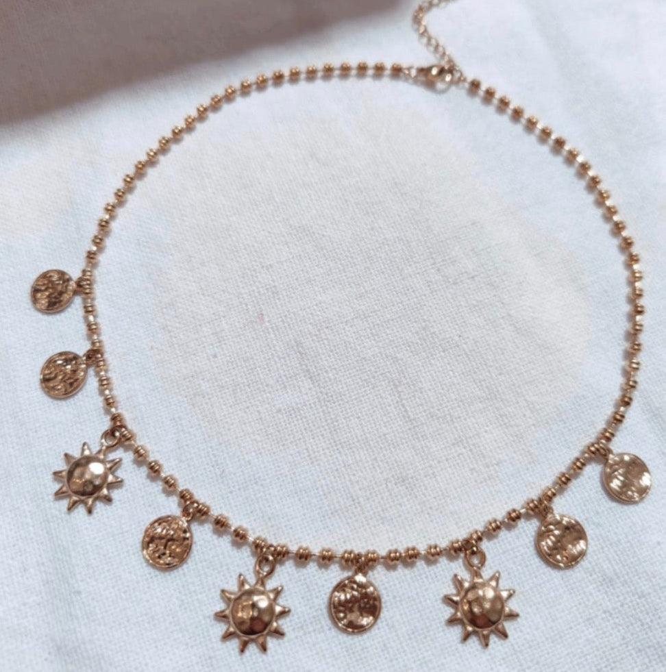 Collier Soléa doré à pampilles soleil en acier inoxydable – 45 cm