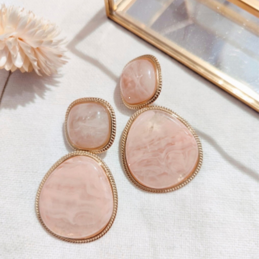 Boucles d’Oreilles Rosé Marbré – Finition Dorée