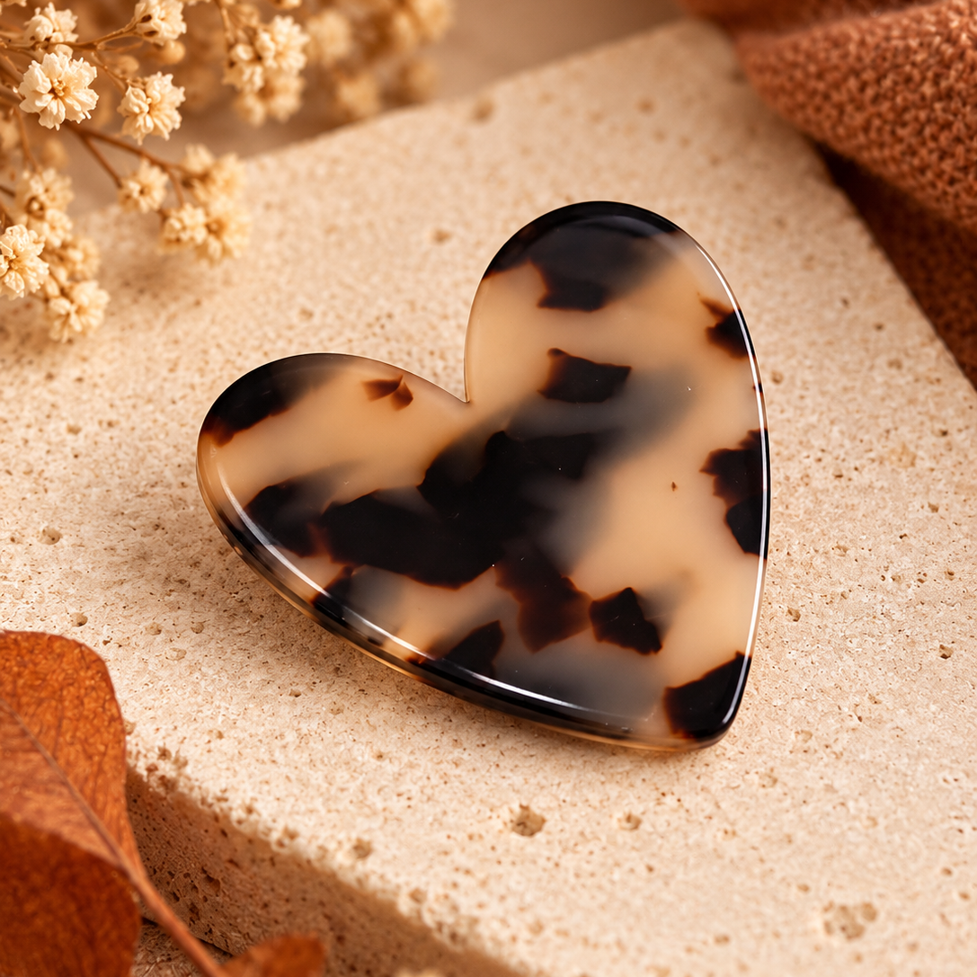 Broche Amour – Cœur effet écaille marron et beige – 4 cm