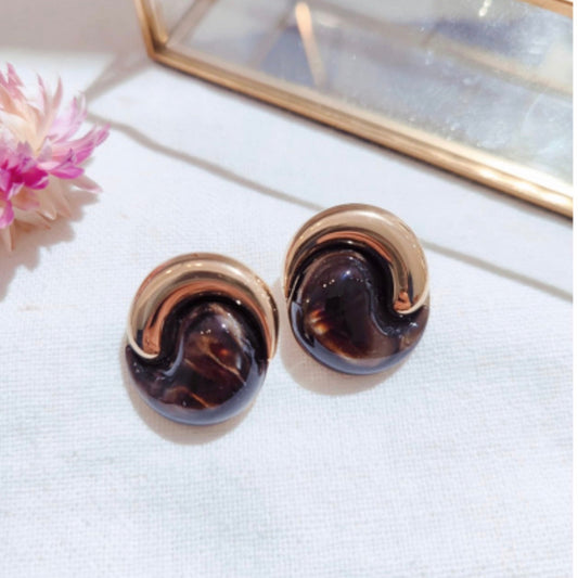 Boucles d’oreilles Sienna – Volutes marron et dorées