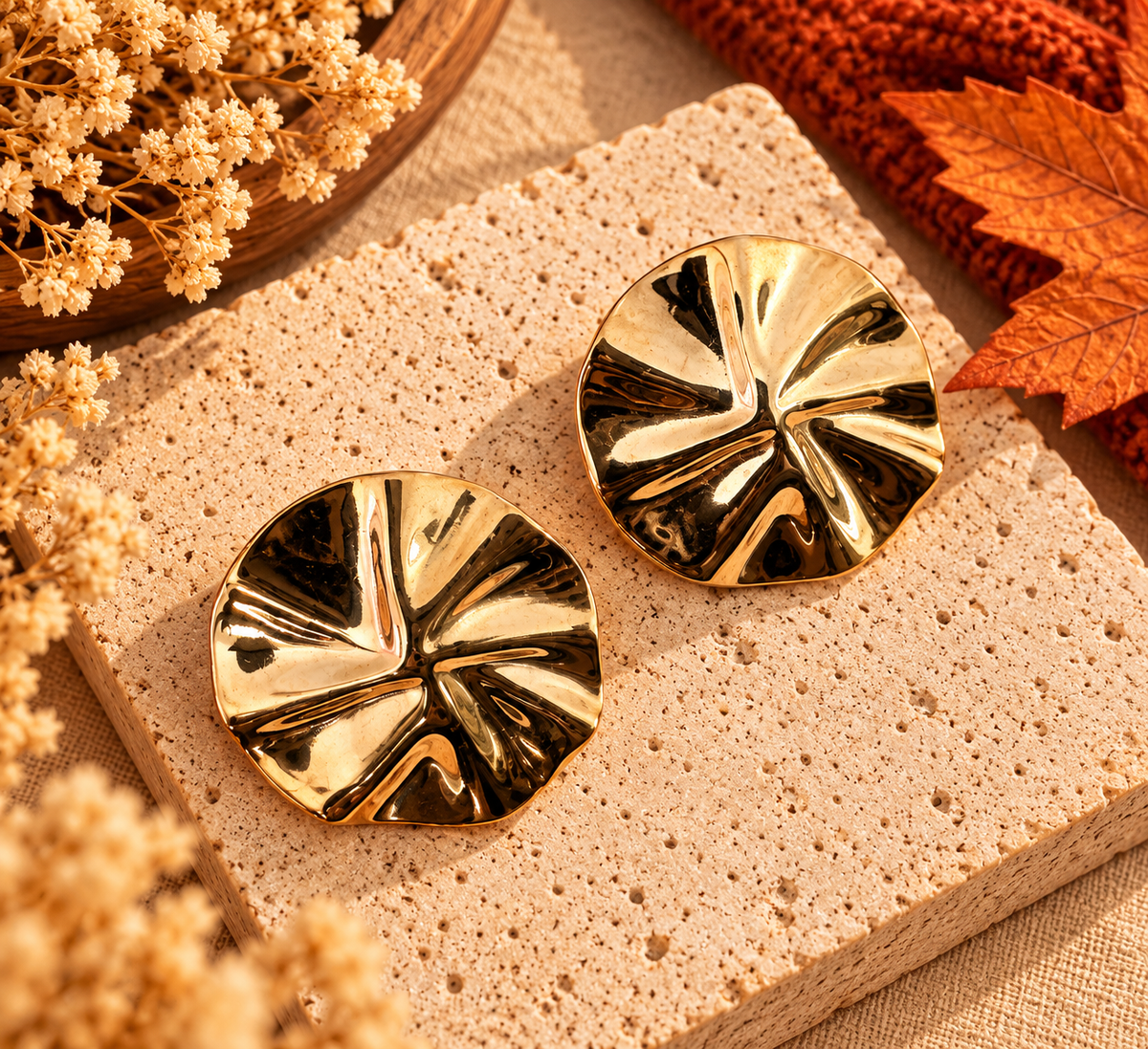 Boucles d’oreilles Ondine – Dorées effet froissé