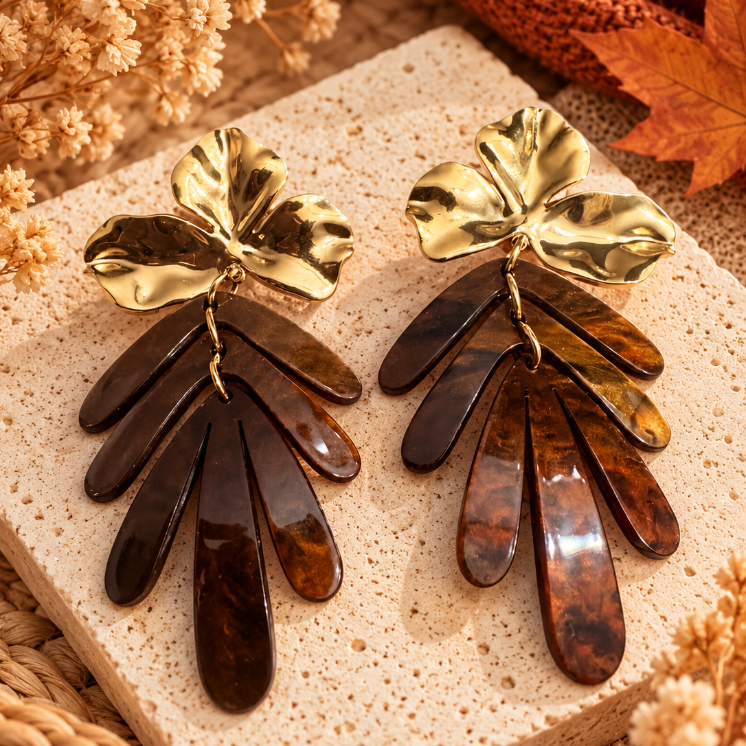 Boucles d’oreilles Sienna – Feuilles dorées et effet écaille