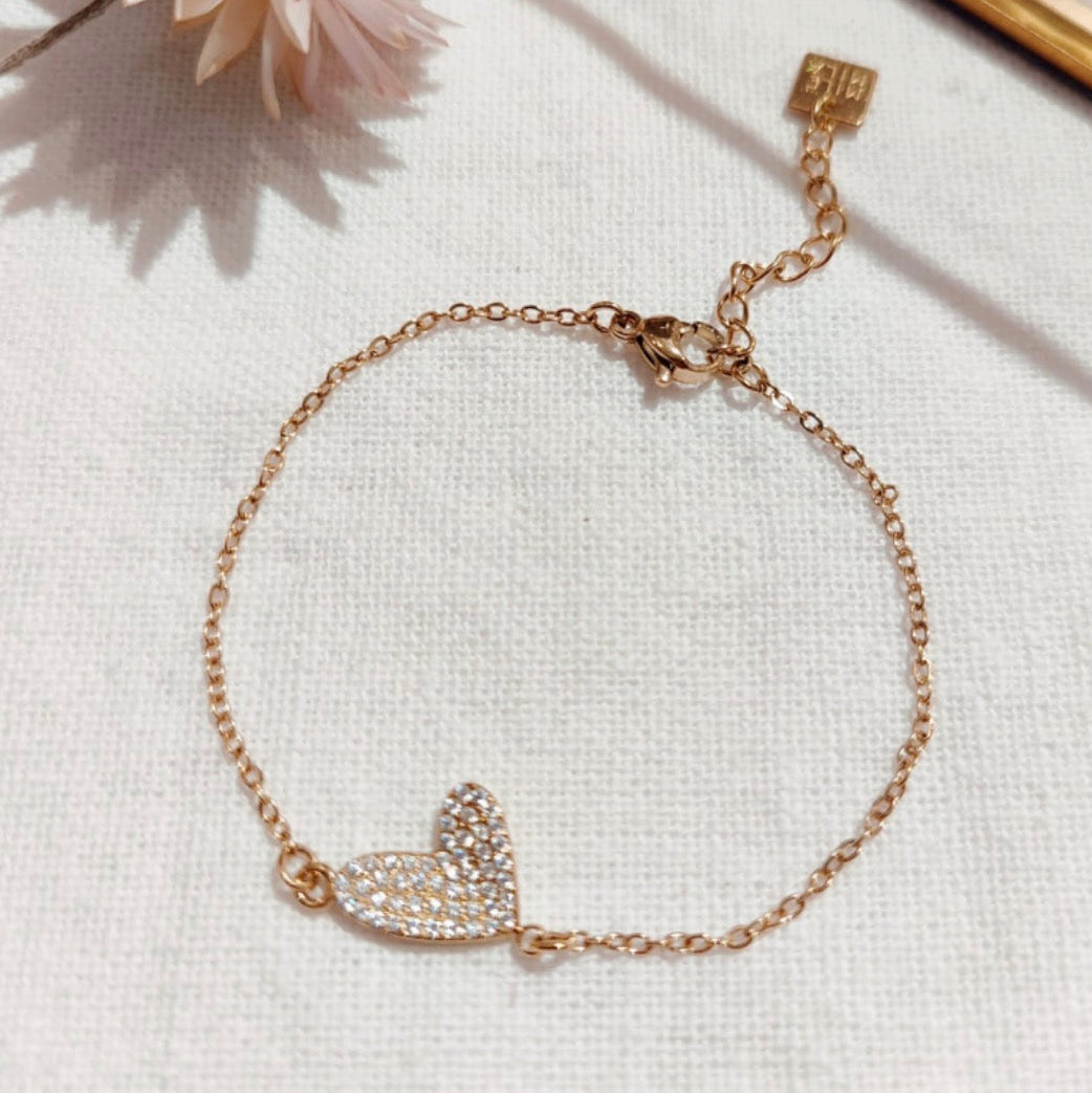 Bracelet Amélia – Cœur scintillant en acier inoxydable doré
