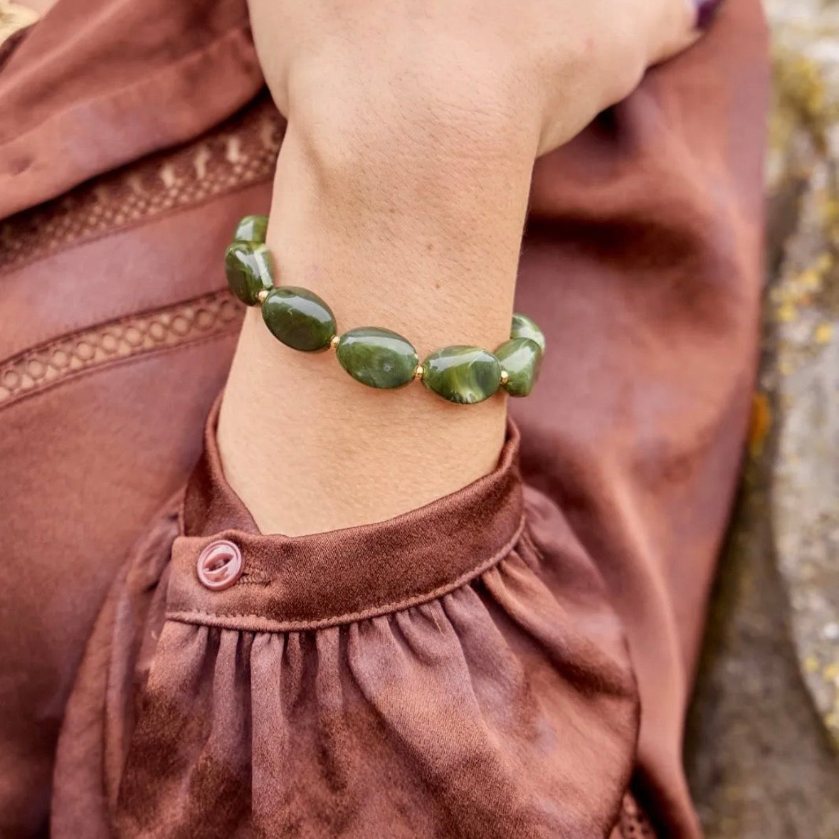 Bracelet Éméra – Perles ovales colorées – Vert ou rouge