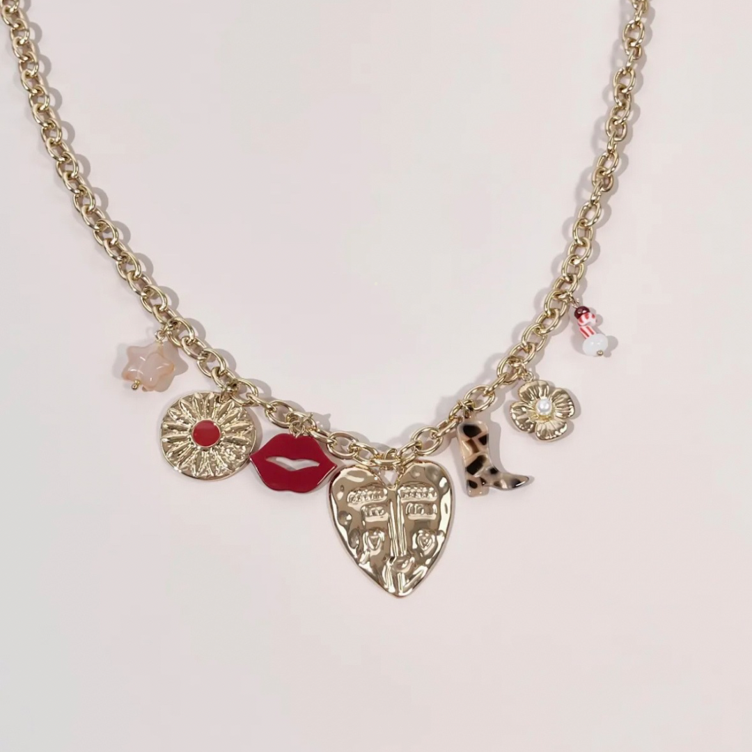 Collier chaîne dorée à charms – Cœur & détails tendance