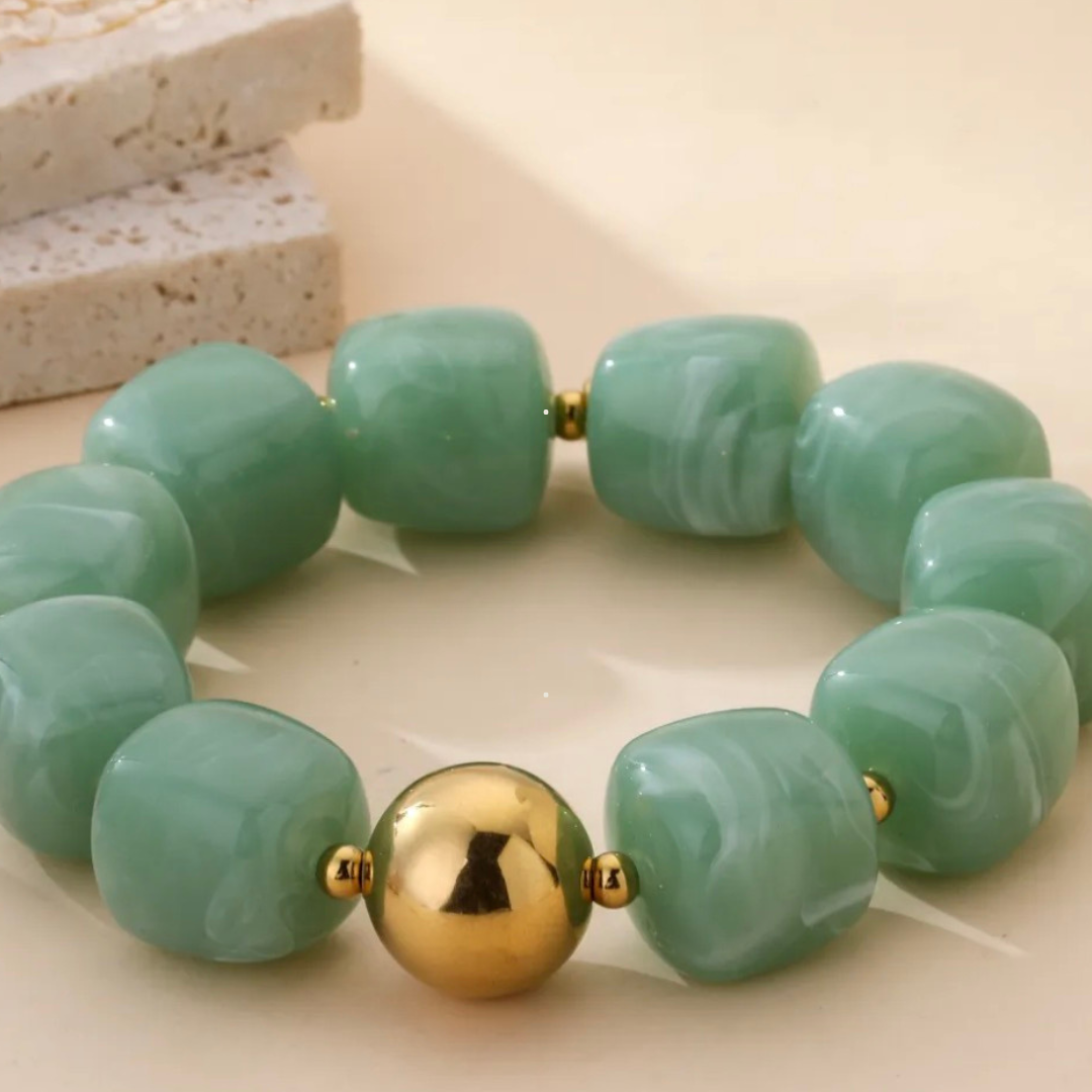 Bracelet Élégance Minérale – Perles Marbrées & Sphère Dorée