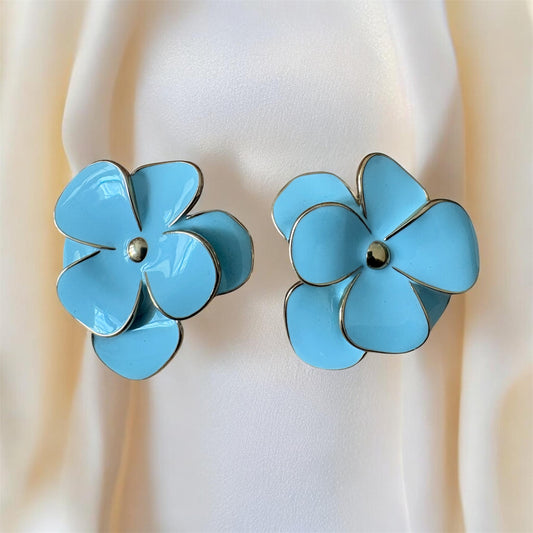 Boucles d’oreilles fleurs bleu ciel – fraîcheur & élégance