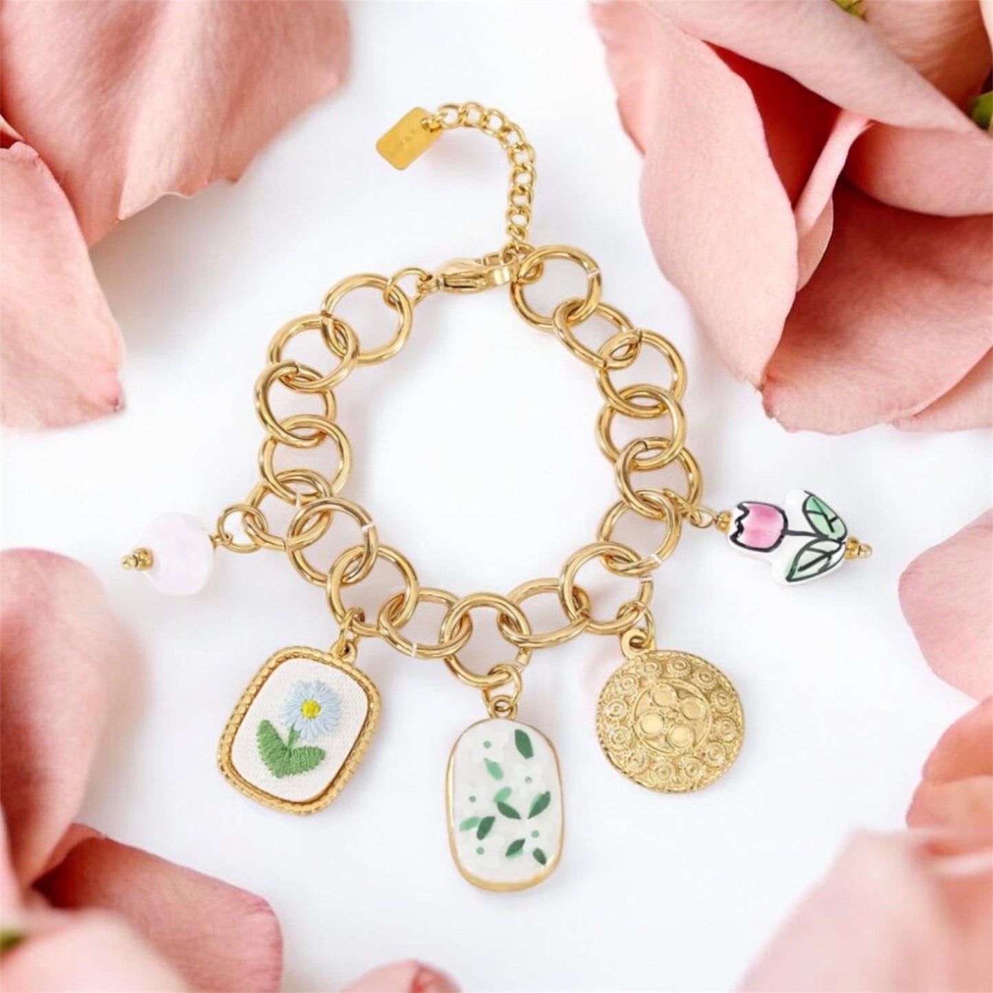 Bracelet charms fleuri – esprit nature & douceur