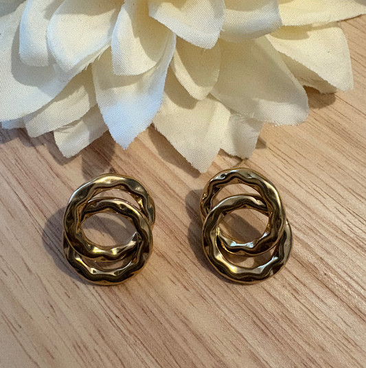 Boucles d’oreilles Entrelacées Dorées – Chic Minimaliste