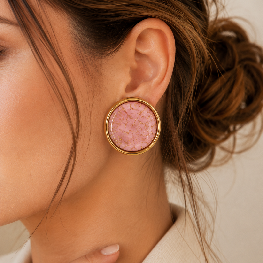 Boucles d’oreilles « Rosalie » – Acier inoxydable & résine rose