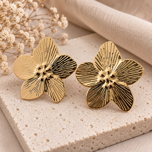 Boucles d’oreilles fleurs dorées gravées – Acier inoxydable