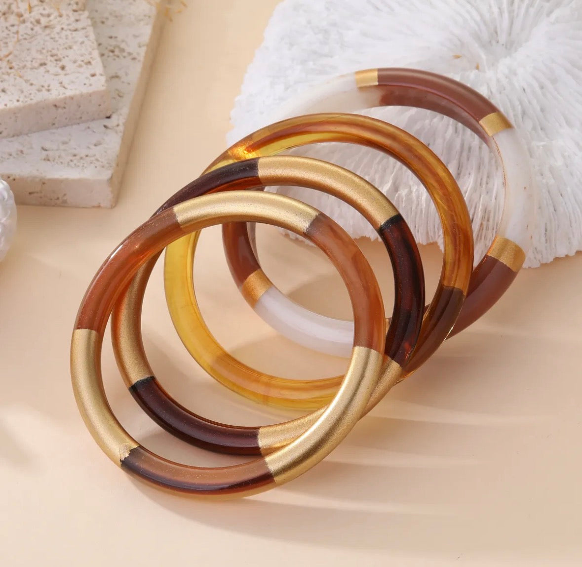 Bracelets joncs Élya – Lot de 4 en résine